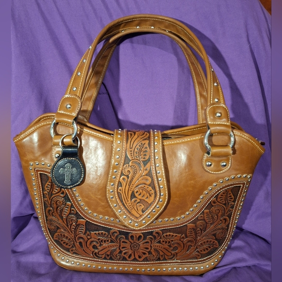 Montana West Handbags - 🔫MONTANA WEST vegan leather concealed carry purse.